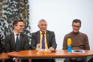 2_kinek_a_bekeje_dayton_30_ev_tavlatabol_2025-2