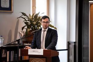 4_parhuzamos_narrativak_2026-2