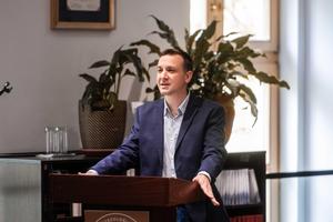 6_olosz_levente_embermentes_kenyszerpalyan_kotetbemutato_2026-2